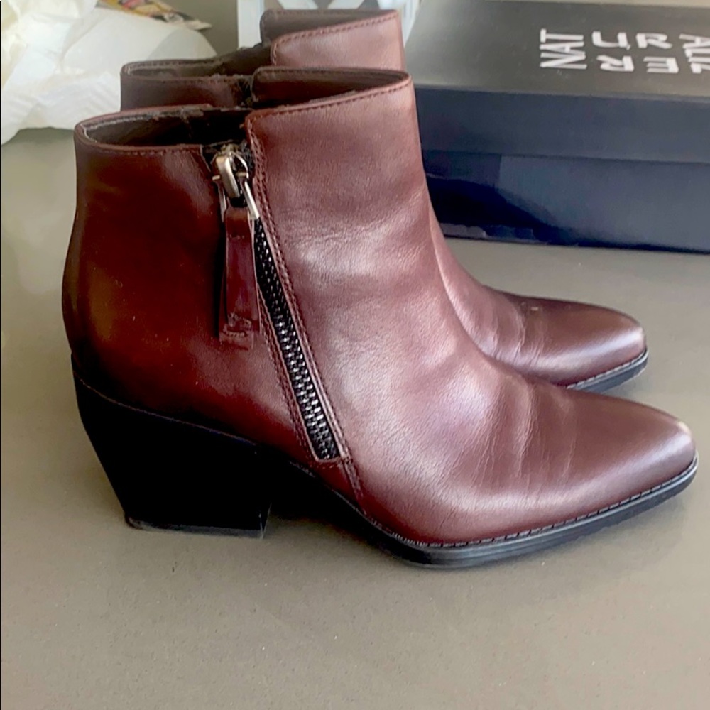 Naturalizer Chocolate brown fab booties